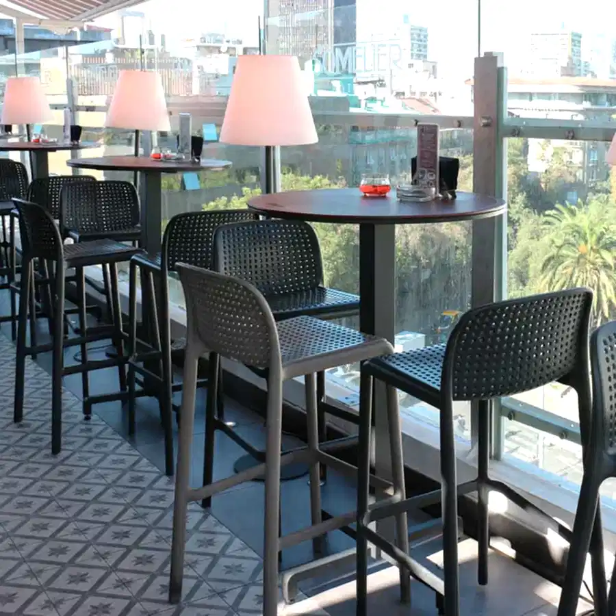 Proyecto Hotel Sommelier: Sofisticación y Dinamismo en las Alturas