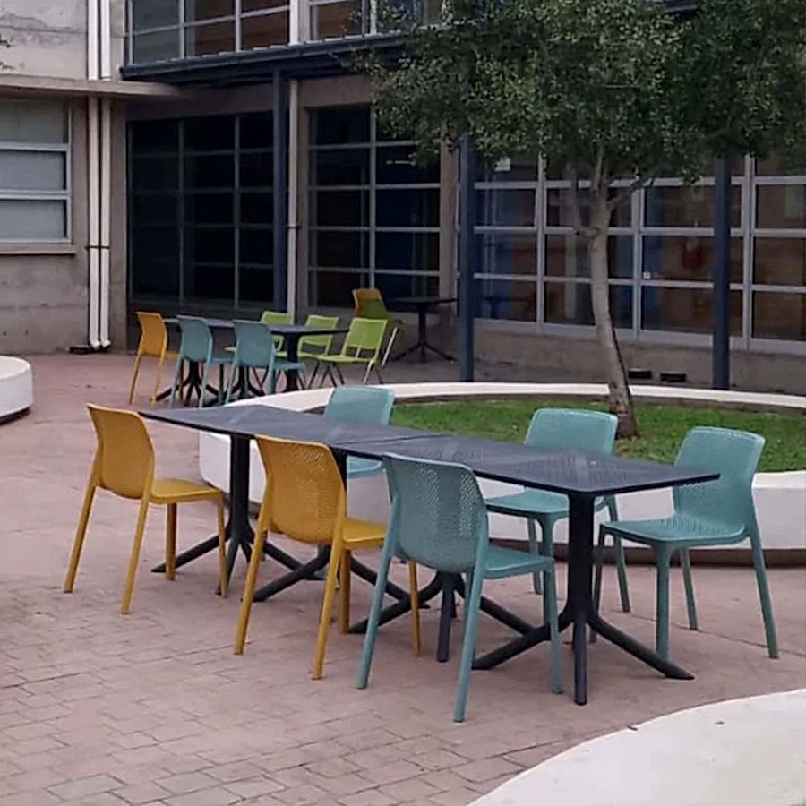 Proyecto Universidad O'Higgins: Innovación y Confort en Espacios Universitarios al Aire Libre